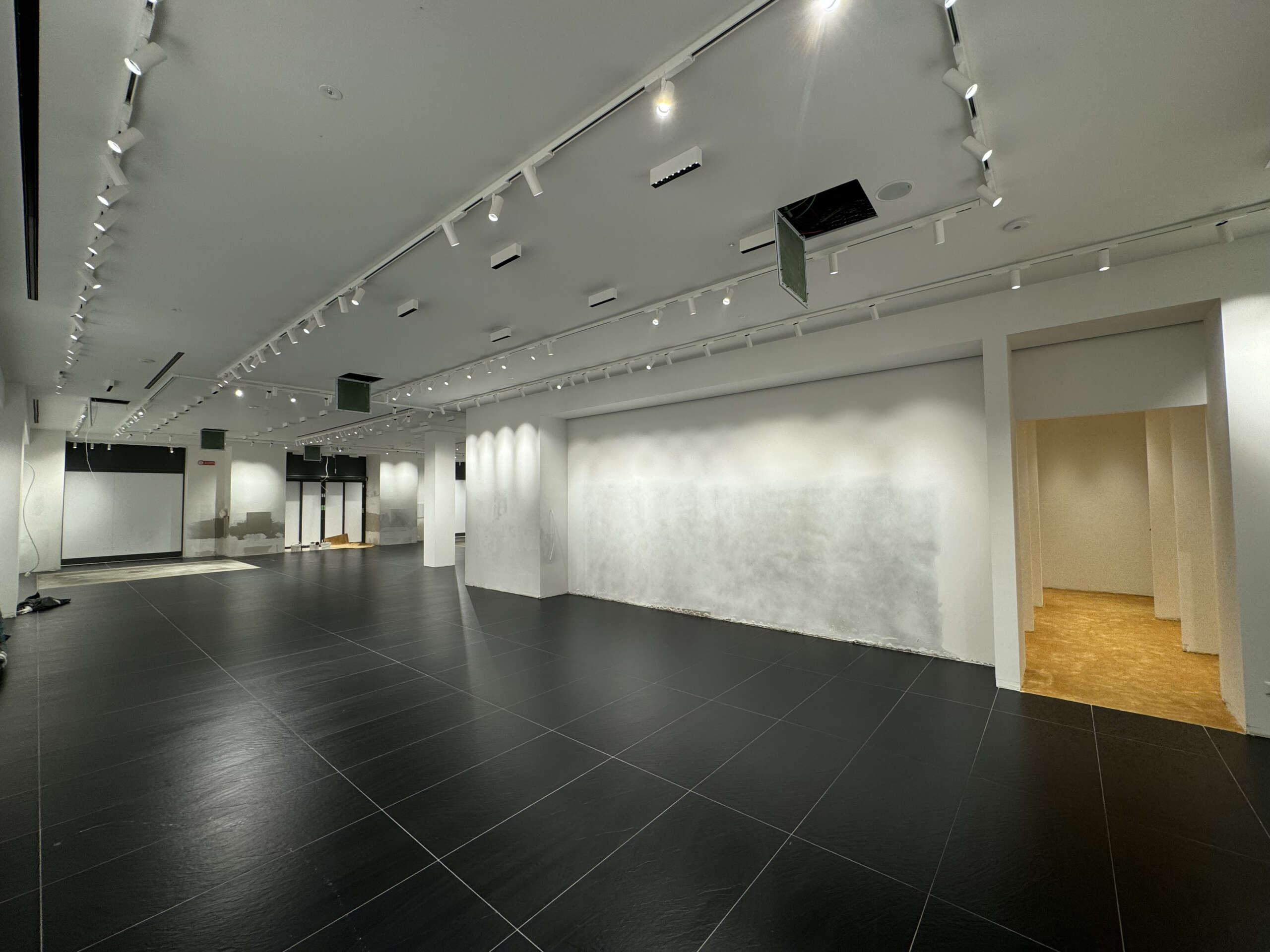 Vista del corridoio del locale