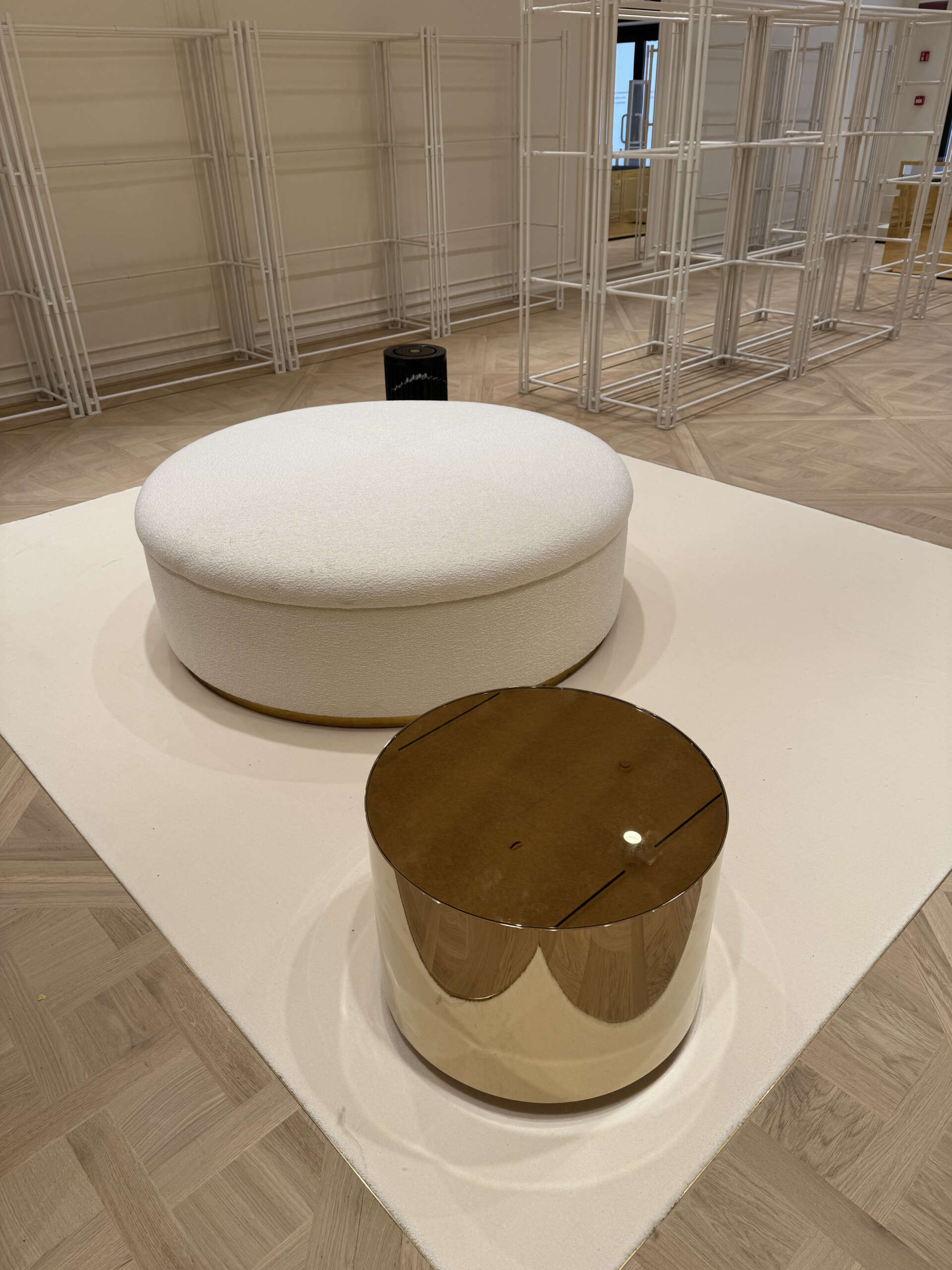 Pouf di arredo locale