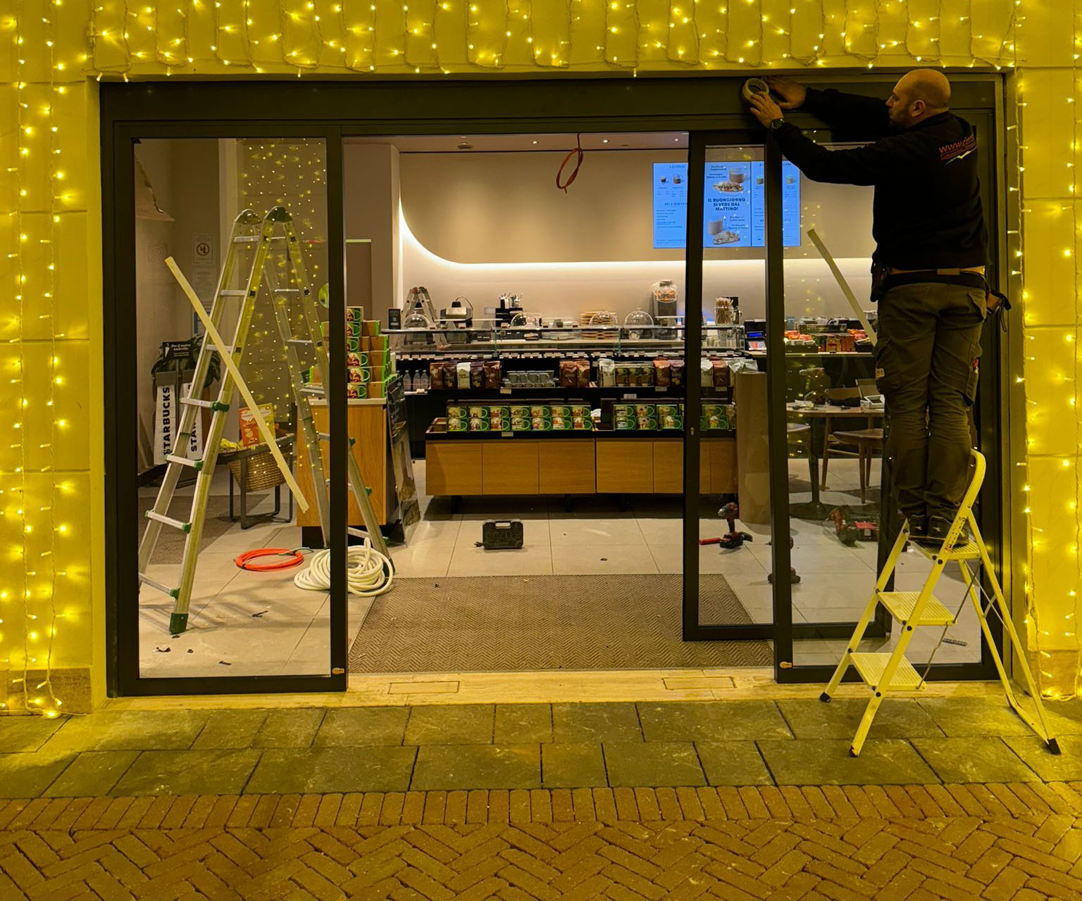 Installazione di porte automatiche