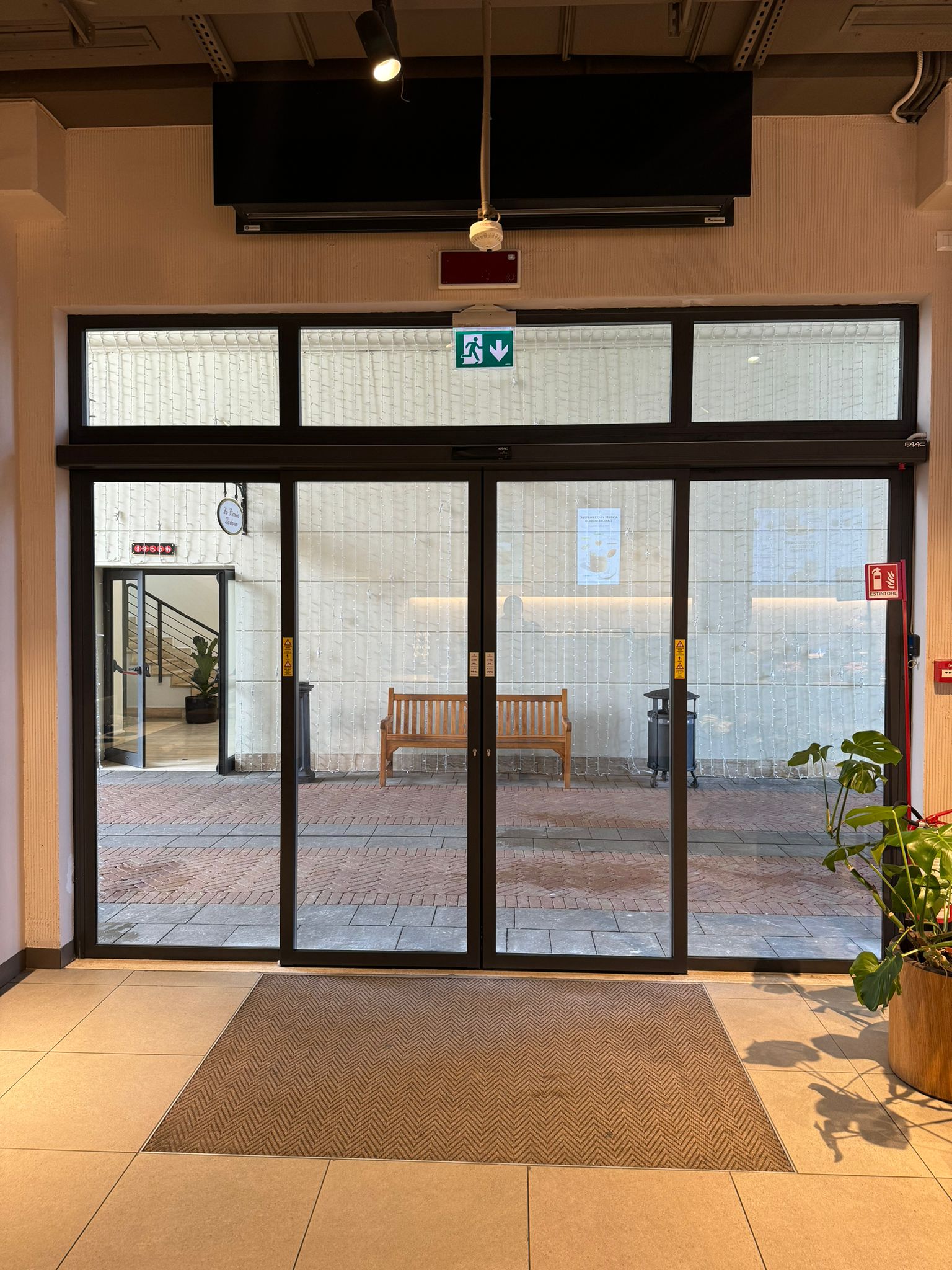 Porte viste dall'interno